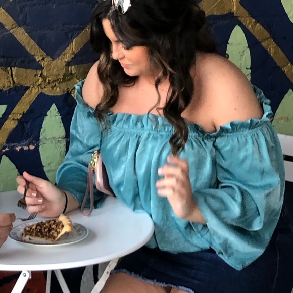 Flowy off the shoulder top - Picture 2 of 3